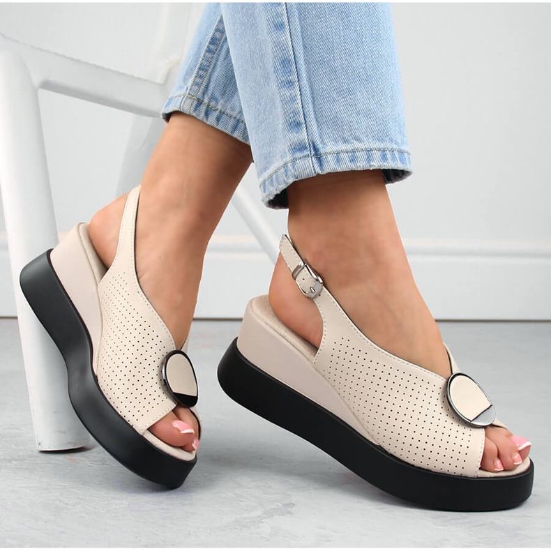 Sandali zeppa traforata in pelle beige Filippo DS6074 1