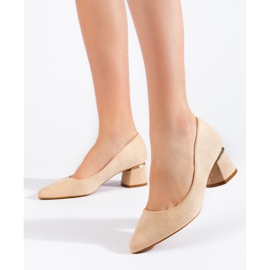 Décolleté in camoscio beige con tacco basso 1