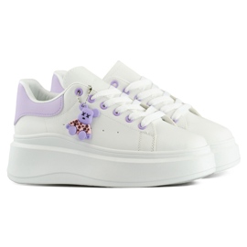 Scarpe sportive bianche con suola spessa e un orsacchiotto viola bianco 1