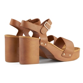 Sandali marroni con tacco platform in legno marrone 1