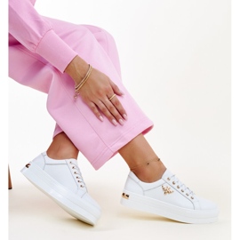 Sneakers in pelle bianca con spessa suola Mikka bianco 1