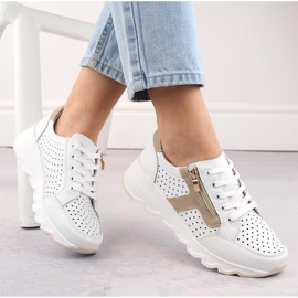 Scarpe sportive con zeppa traforata da donna in pelle, bianche, T.Sokolski 245 bianco 1