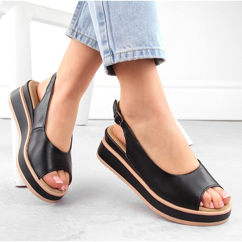 Sandali da donna in pelle nera con plateau Filippo DS6153 nero 1
