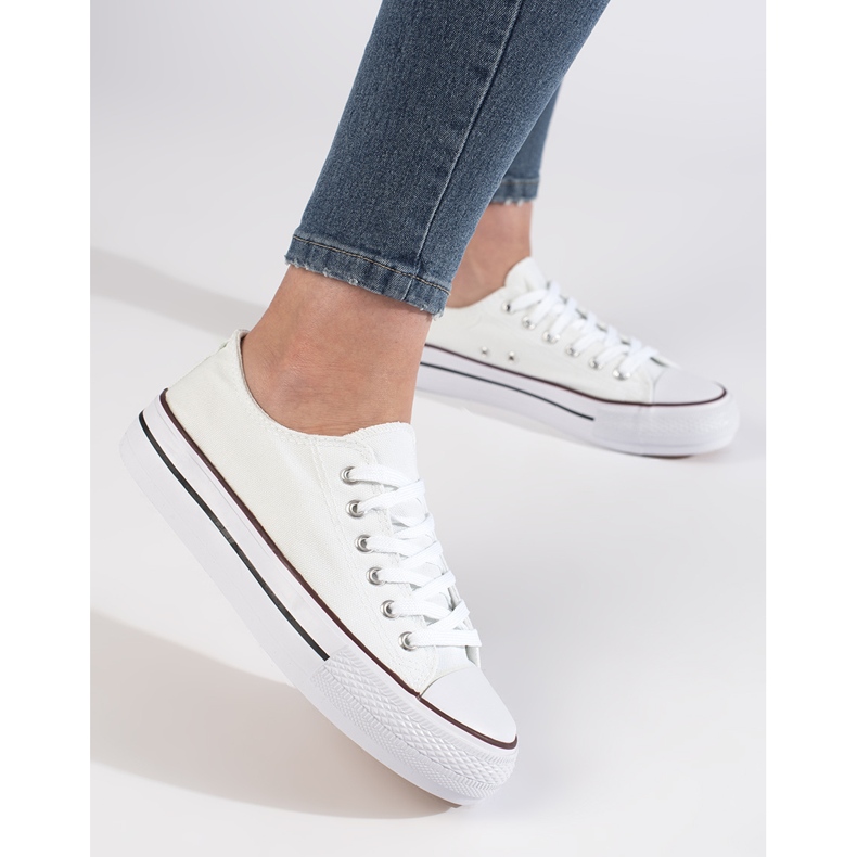 Sneakers bianche da donna sulla piattaforma bianca 2