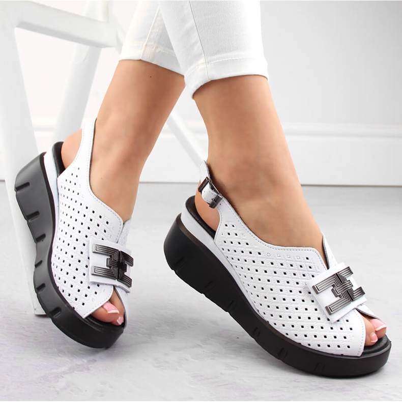Sandali zeppa da donna in pelle bianca traforata Filippo DS6062 1