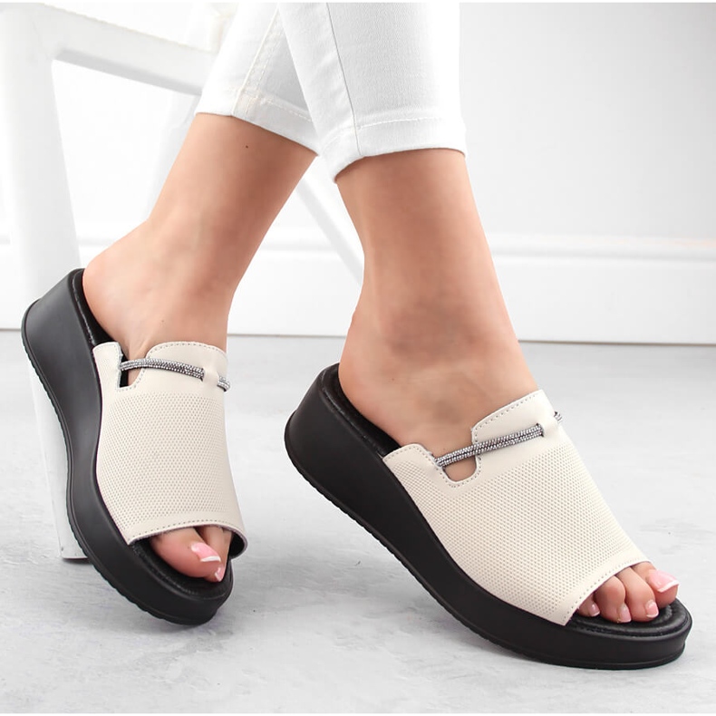 Ciabatte da donna in pelle con zeppa ekri Filippo DK6067 beige 1
