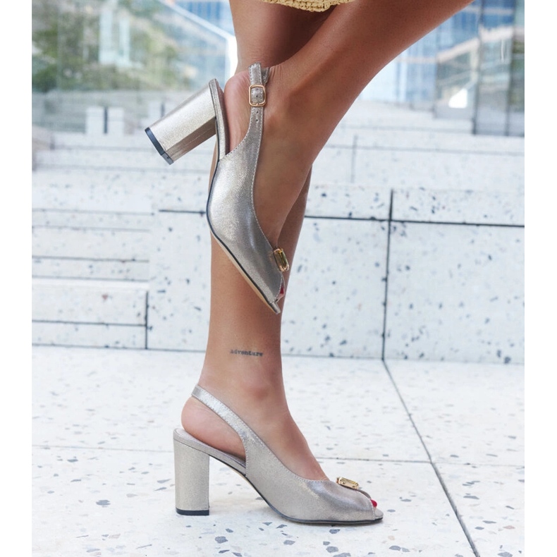 Décolleté grigie con sottopiede in pelle Asima d'oro 1