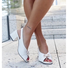 Sandali bianchi con sottopiede in pelle Totana bianca 1