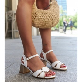 Sandali bianchi con tacco alto e inserto in pelle di Saiha bianco 2
