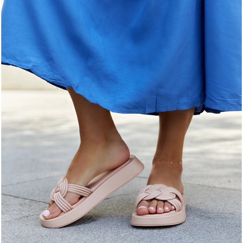 Pantofole in gomma beige di Ferrei 2