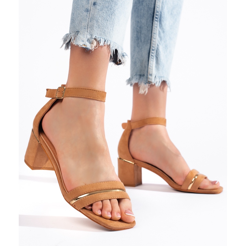 Sandali tacco basso in camoscio marrone 1