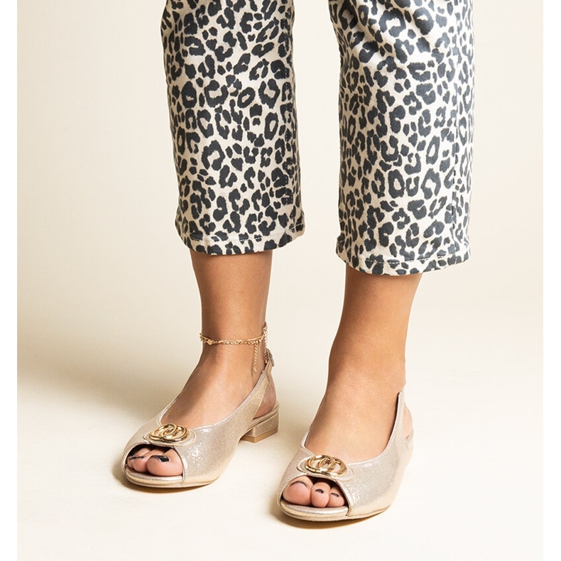 Sandali slip-on Teyla color oro con tacco basso d'oro 1