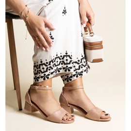 Sandali classici Kinsela con tacco alto beige scuro 1