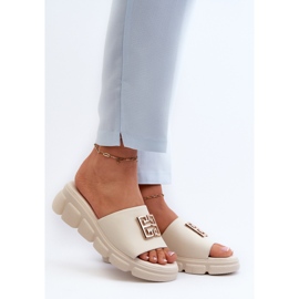 Infradito da donna in pelle con decorazione dorata su zeppa Vinceza 41444 Beige 2