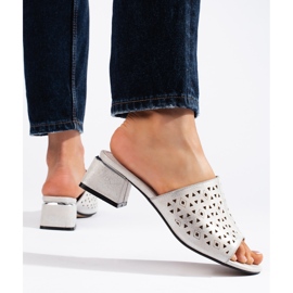 Infradito argento traforato con tacco basso d'argento 1