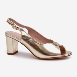 Eleganti sandali con tacco alto e decoro Trasea color oro d'oro 1