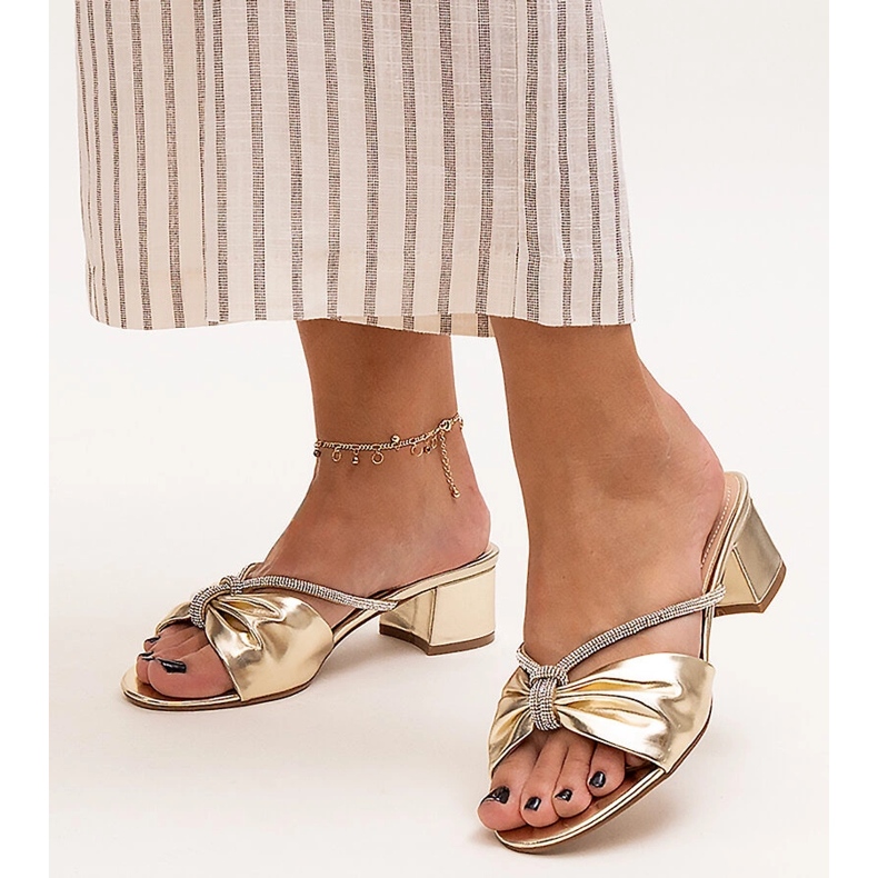Mules con tacco alto decorati con zirconi Anbrani d'oro 1