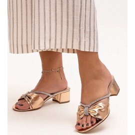 Mules con tacco alto decorati con zirconi Anbrani d'oro 1