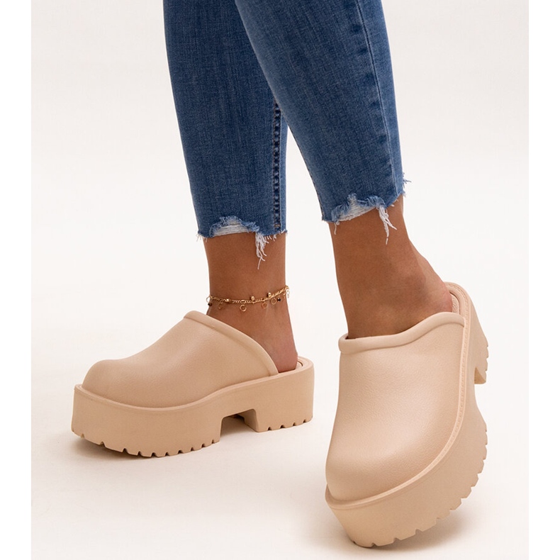 Infradito beige con massiccia suola Huss 1
