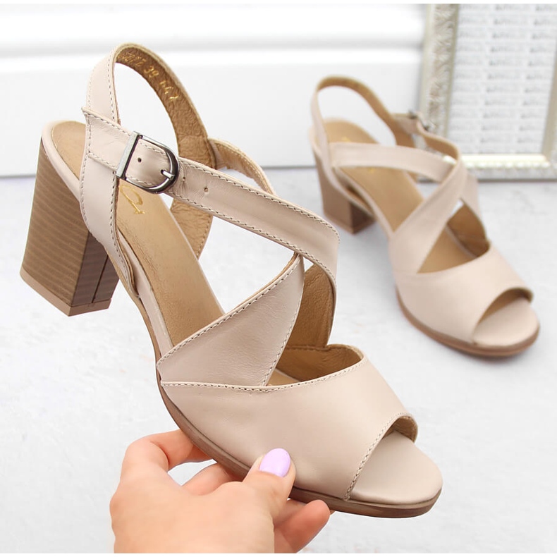 Sandali beige da donna in pelle con tacco Dolce Pietro 4077-013-01-1 1