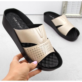 Infradito lucide da donna beige con elastico Sabatina 2318-4 1