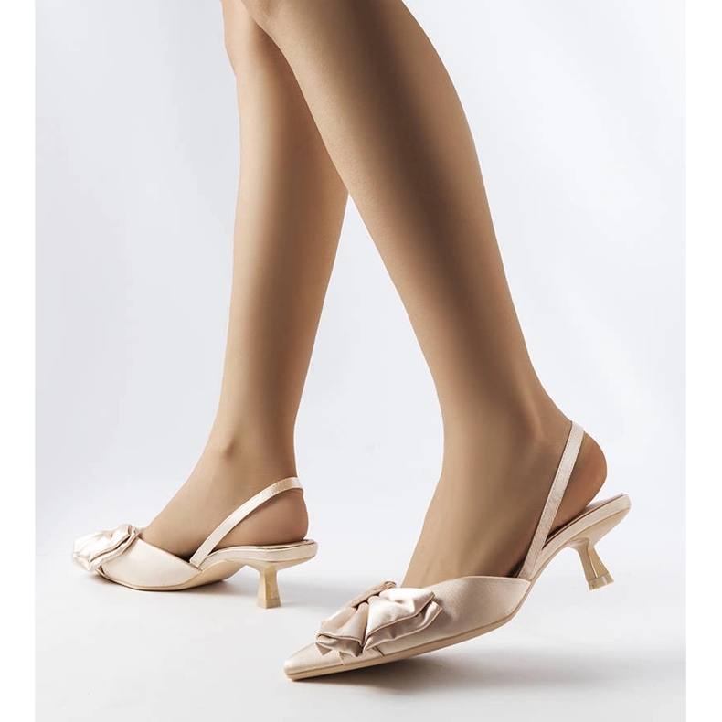 Tacchi alti beige con fiocco Burlington 1