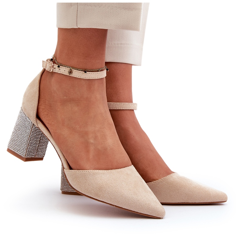 Décolleté beige realizzate in eco suede su tacco decorato 4