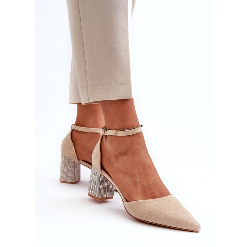 Décolleté beige realizzate in eco suede su tacco decorato 3