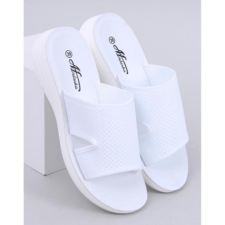 Pantofole Herves White morbide traforate bianca 1
