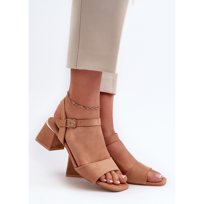 Sandali da Donna su Blocco Realizzati in Eco Pelle Scamosciata Cammello Leisha beige 2