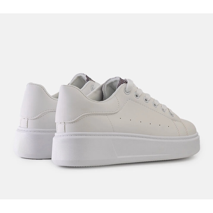 Sneakers bianche con accattivante decorazione Asmait bianco 1