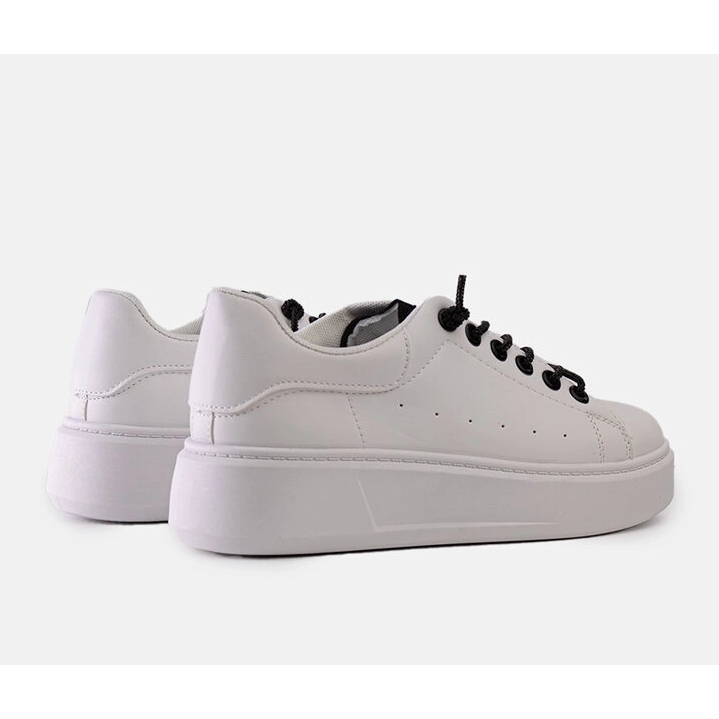 Sneakers bianche con accattivante decorazione Asmait bianca 1