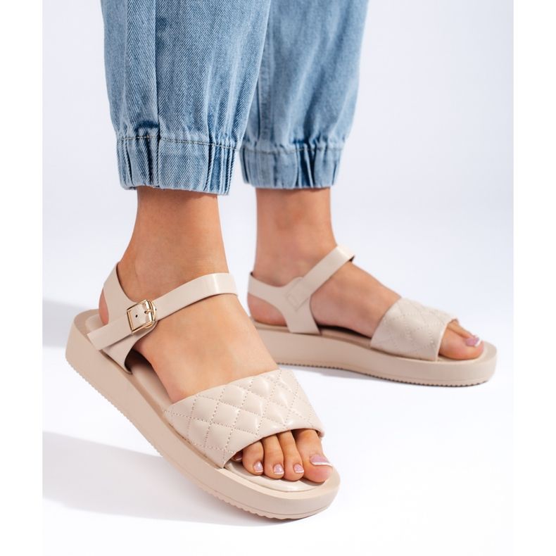 Sandali beige da donna sulla piattaforma 2