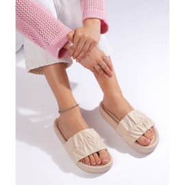 Infradito da donna con volant beige chiaro 1