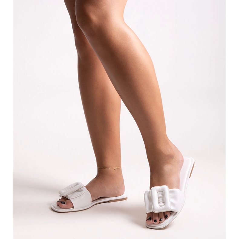 Pantofole bianche con fibbia Ganema bianco 1
