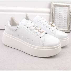 Scarpe da donna in pelle su plateau con orsetto, bianche Vinceza 66641 bianco 2