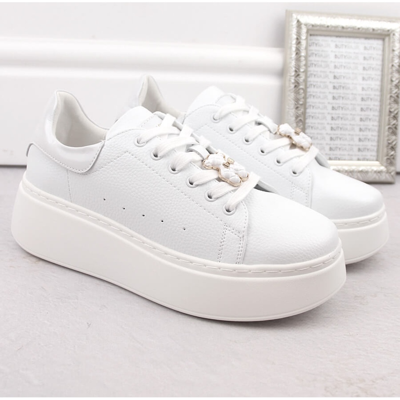 Scarpe da donna in pelle su plateau con orsetto, bianche Vinceza 66641 bianco 2