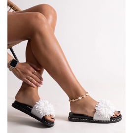 Infradito bianche con fiori di Levina bianco 1
