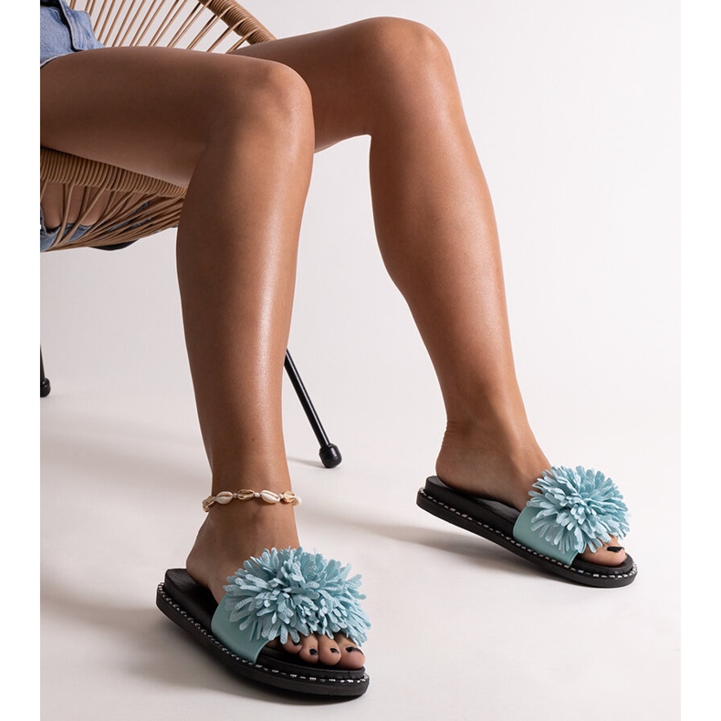 Infradito blu con fiori di Levina 1
