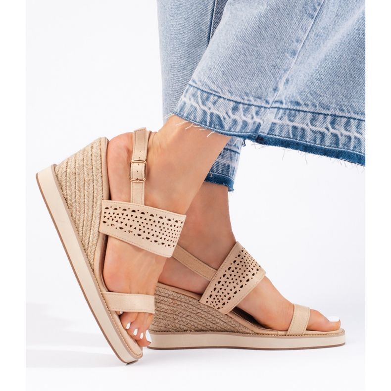 Sandali con zeppa da donna beige 1