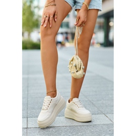 Sneakers da Donna Realizzate in Eco Pelle su una Piattaforma Massiccia, Beige Chiaro di Christin 2
