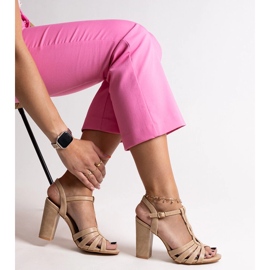 Sandali beige con tacco alto di Mikaii 1