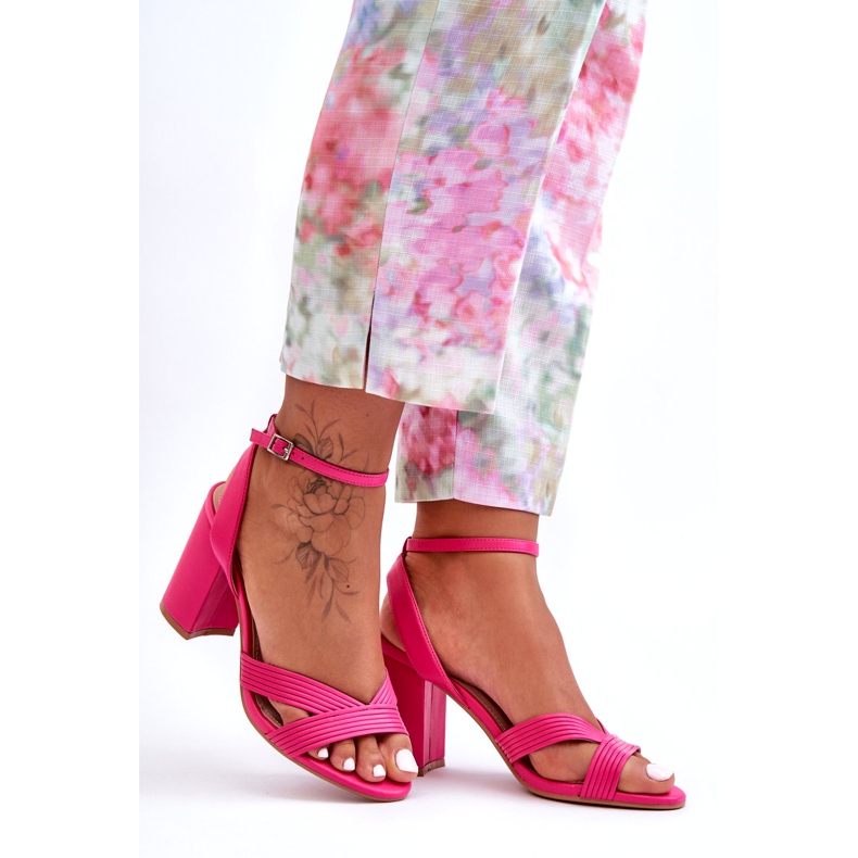 Classici sandali Zipola fucsia su un tacco 3