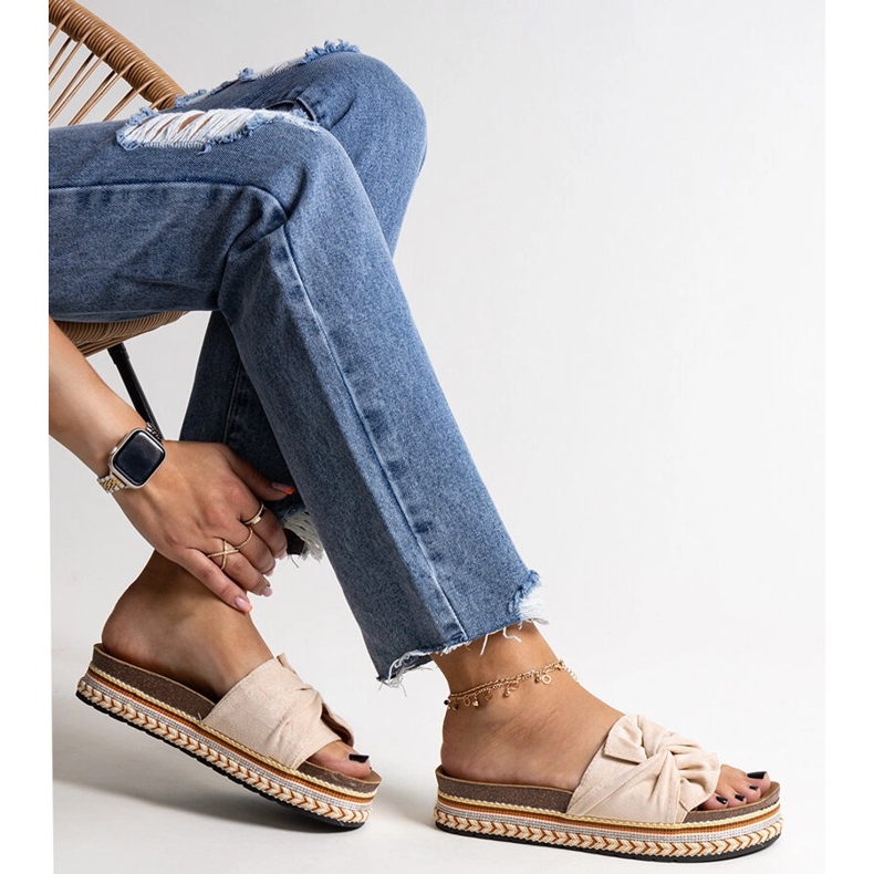 Pantofole beige massicce con suola decorativa Nibalie 1