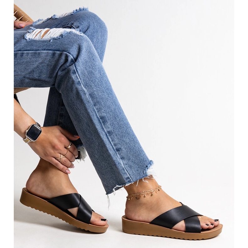 Sabot neri con zeppa realizzati in ecopelle Burtuka nero 1