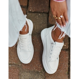 Scarpe Sneakers Sportive da Donna Su Plateau Con Decorazione, Bianco Vinceza 13613 2