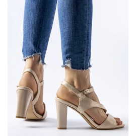 Sandali beige con tacco alto di Murdock 2