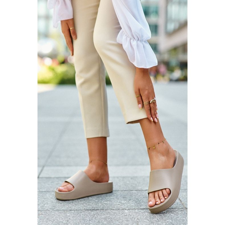 Infradito da donna con piattaforma in schiuma Airaplea marrone beige 1