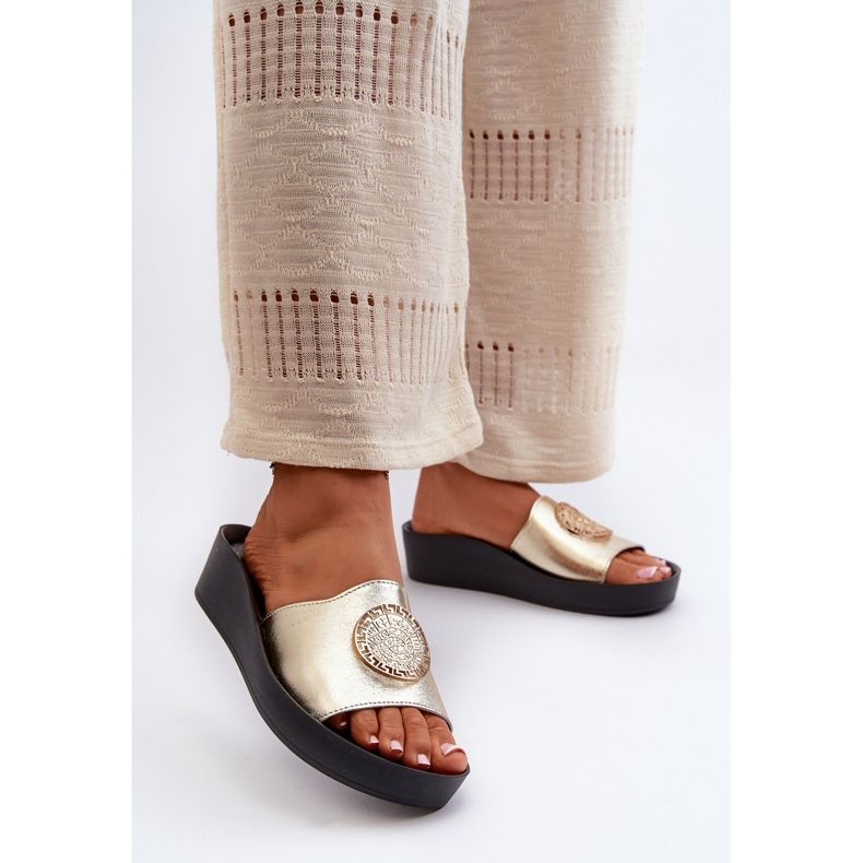Infradito Zazoo 2920 con zeppa in pelle da donna con dettaglio color oro d'oro 2