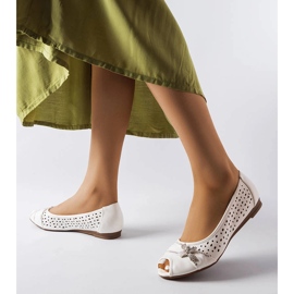 Ballerine bianche traforate con fiocco Simpsville bianco 2